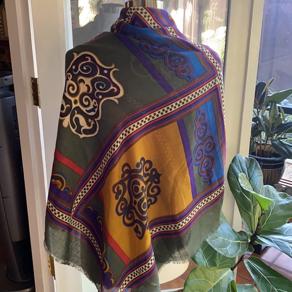 Valentino 55” wool and silk scarf - Picture 4 of 9